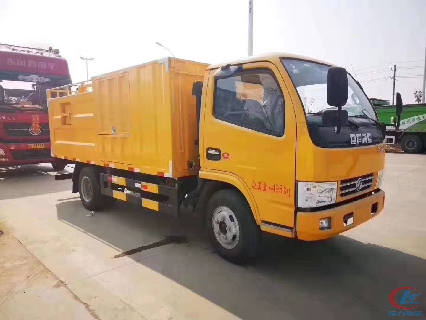 湖北易倍·(中国)体育EMC东风多利卡污水处理车